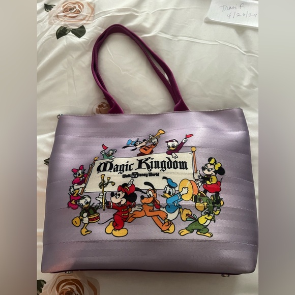 Harvey’s magic kingdom tote - Picture 3 of 12